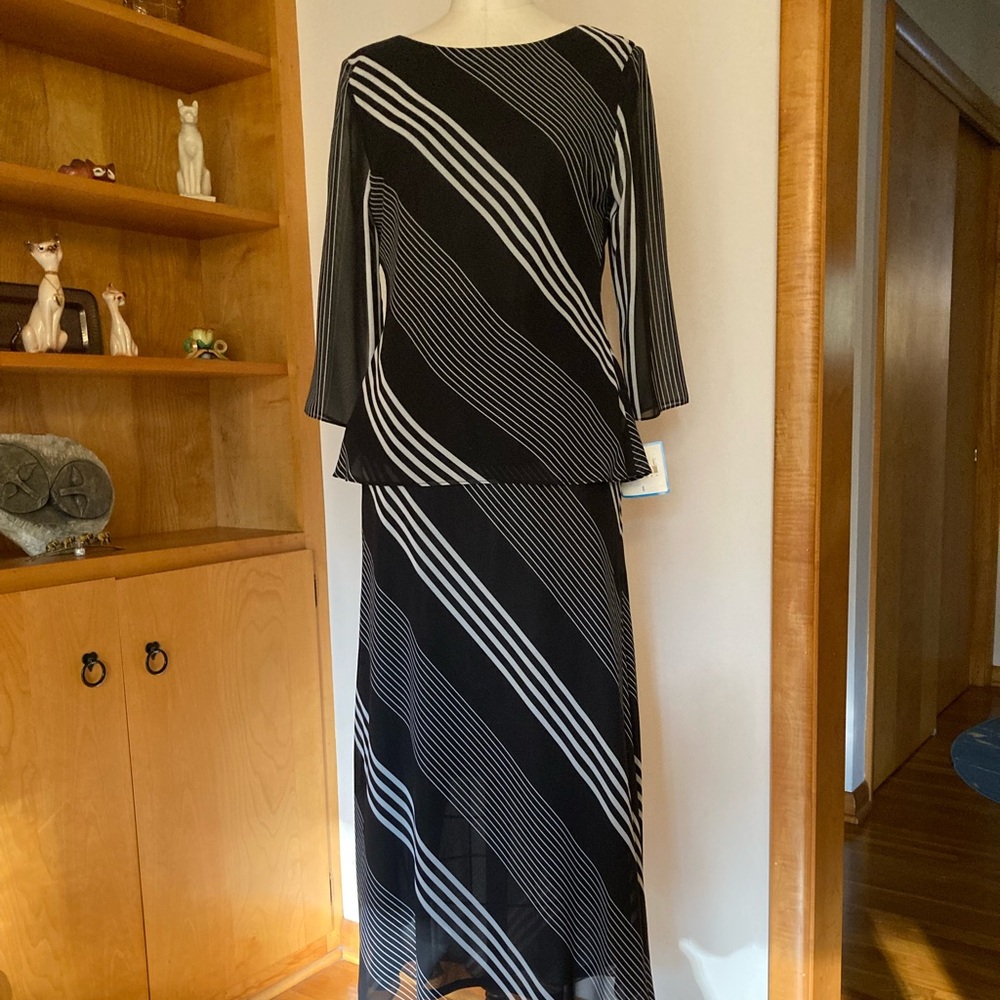 Leslie Fay Black and White Asymmetrical 2 piece skirt coordinates